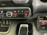 運転席/助手席シートヒーターで寒い日もすぐに温かくなり快適に過ごせます。2段階の温度調整が可能です
