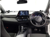 オシャレなインテリアで運転する気分も盛り上がりますよね^^