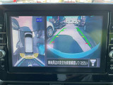 上から見下ろしているような視点で周囲が確認できるアラウンドビューモニターです。上から見下らしているような映像によって縦列駐車もラクラク、駐車が苦手な人の強い味方です!