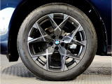 【BMWアロイホイル】軽量かつ強度に拘ったアロイホイル。走行性能ポテンシャルを引き出す設計。車の足元を引き締めてくれる大きなポイントはアロイホイルです。