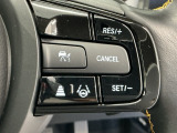 アクセルから足を離しても設定したスピードを保ち走行し、高速道路での疲労軽減に役立つクルーズコントロール付きです!