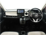◆視界広々で非常に運転しやすくロングドライブでも疲れを感じさせないすっきりとまとまったインパネ周りです。