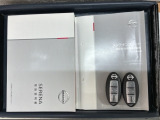スマートキーは鍵をバッグに入れたままでもドアロックの開閉やエンジンのON・OFFができます。夜間や雨の日も鍵を探さなくて良いので便利です。