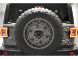 背面タイヤがjeepらしさを強調させます。