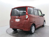 赤色のお車になります♪真っ赤ではなくワイン系の赤です♪