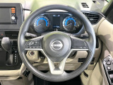 インテリアに合わせたデザインのステアリングは、運転される方のことも考え、運転しやすい形状、大きさです。是非一度、実際に触ってお確かめください。