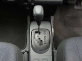 フロアシフトのCVTオートマチック車です。
