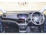 操作性に優れた運転席となります!小物入れや各ボタンの配置にこだわり、使いやすいです!座り心地もよく視認性も良好なのでロングドライブもお任せ下さい!