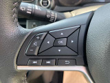 ステアリングスイッチ付きのハンドル!運転に支障をきたすことなくナビ操作が可能です!!