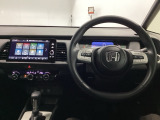 【e:HEV】走行シーンに合わせて、EV・ハイブリッド・エンジンの3つのモードを自動で切り替えるので、街乗りから高速走行までスムーズなドライブを楽しめます。