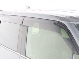 ドアバイザー装着♪ 雨の日の換気などに効果を発揮!