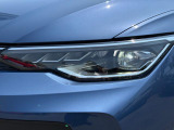 LEDマトリックスヘッドライト「IQ.LIGHT」フロントカメラで対向車や先行車を検知し、マトリックスモジュールに搭載されたLEDを個別に制御することで最適な配光を実現。