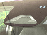 【ホンダセンシング】走行中に前方の車両等を認識し、衝突しそうな時は警報とブレーキで衝突回避と被害軽減をアシスト。より安全にドライブをお楽しみいただけます。
