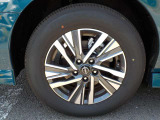 純正アルミホイ-ル付きです。タイヤサイズは、205/65R16です。