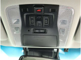 デュアルパワースライドドア&パワーバックドア装備!運転席周りのスイッチひとつで各ドアを自動で開閉でき楽々スムース♪スマートキーを携帯していれば、スイッチを押すだけで解錠&ドアオープンできます♪