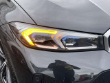 また、BMW正規認定中古車は、エマージェンシーサービスが自動付帯。24時間365日、皆様のカーライフをサポート致します。確かな安心のうえで、「駆けぬける歓び」をご堪能ください。