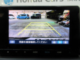 バックカメラの画像です。ガイドラインがスムースな車庫入れをサポートいたします。車庫入れの安心感がアップしますね。