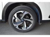 純正18インチアルミホイル/タイヤサイズは225/55R18です