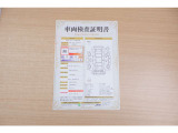 【車両検査証明書】店頭にてクルマの状態が一目で分かる検査証明書を公開中。トヨタ認定検査員が厳しく査定し、状態を点数と図解で表示しています。修復歴はもちろん、傷やヘコミの箇所や程度がご確認いただけます。