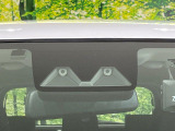 【スマートアシスト】走行中に前方の車両等を認識し、衝突しそうな時は警報とブレーキで衝突回避と被害軽減をアシスト。より安全にドライブをお楽しみいただけます。