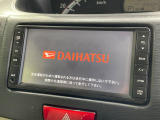 【純正ナビ】人気の純正ナビを装備しております。ナビの使いやすさはもちろん、オーディオ機能も充実!キャンプや旅行はもちろん、通勤や買い物など普段のドライブも楽しくなるはず♪