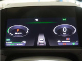 10.2インチフルデジタルグラフィックメーターで、運転中の確認がしやすく安全運転に役立ちます。