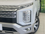 【LEDヘッドライト】悪天候や夜間走行時も良好な視界を確保し安心して運転できる高輝度LEDヘッドライトを装備!点灯速度が早く、消費電力も抑えられています。