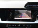 バックカメラ駐車時、後退時に後方を確認する事ができる安全快適装備になります映像だけでなくセンサーにより障害物の距離もドライバーに直感的に伝えてくれる機能になります。