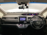 広びろとした視界が運転にゆとりを広げます。