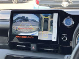 パノラミックビューモニターで、後方と全体を確認しながら安心して駐車することができます。