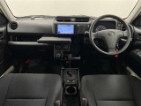 車内は使用による若干の小キズはあるものの、キレイな使用感あり!