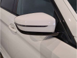 【BMWミラー】視認性の高いスタイリッシュなミラー。自動防眩機能も付いており夜間のドライビングをサポートします。