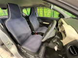 運転席まわりには十分なスペースがあり、大柄な方でもゆったり運転していただける環境です。