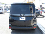バックカメラが付いているので後方確認が非常にしやすいです。今や運転初心者も熟練者も必須装備!ついていて損はないですね♪