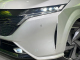 【LEDヘッドライト】悪天候や夜間走行時も良好な視界を確保し安心して運転できる高輝度LEDヘッドライトを装備!点灯速度が早く、消費電力も抑えられています。