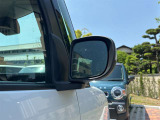 毎日使うドアミラーの状態確認に。鏡面のキズやカバーの擦れ、格納部の具合、装備有無も◎。