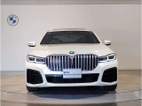 【キドニーグリル】BMWは約90年もの間、ほぼ全ての車両にひと目でBMWだと分かるこの特徴的なフロントグリルが備えられ、デザイン・アイコンとして親しまれてきました。