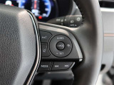 アダプティブクルーズコントロール機能付きです。走行中に先行車の様子を検知しながら、設定した車速の範囲内で先行車との距離のキープを支援します。詳細は販売店スタッフまでおたずねください。
