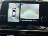 【アラウンドビューモニター】車を上から見下ろしているかのような映像で周囲の状況がひと目で確認、狭い駐車場に駐車するときも安心です♪