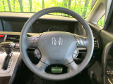 【純正革巻きステアリング】上質な革を使用することで、手にしっかり馴染みとても運転しやすいハンドルです♪