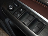 電動格納式ドアミラー・パワーウインドウを装備しています。
