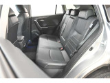 中古車をキレイで気持ちよくお乗りいただけるよう、エンジンルームからシートを外した洗浄まで、目に見えない部分も徹底的に洗浄しています!