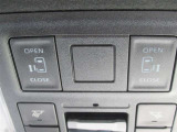 両側電動スライドドア