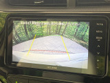 【バックカメラ】駐車時に後方がリアルタイム映像で確認できます。大型商業施設や立体駐車場での駐車時や、夜間のバック時に大活躍!運転スキルに関わらず、今や必須となった装備のひとつです!
