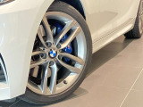 BMW純正アロイホイールはモデルやパッケージに合わせてデザインされています。洗練されたデザインで、足元の個性を引き立てます。