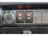 シートヒーターは、エアコンで車内を温めるよりも早くシートが温まるので、寒い季節も快適になります。