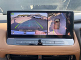 上からまる見え!アラウンドビューモニターの画像です。純正ナビに映してあります。お車を真上から見たような映像をミラーやナビ画面に映し出す事によって、車両の周囲を確認し、駐車時や発進時の運転をサポート。