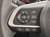 運転中、オーディオの操作をしてて、ハッとしたことはありませんか?ステアリングスイッチは、運転中でもハンドルでオーディオの操作が可能です。安全なドライブをサポートします。