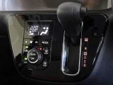 車内を快適に、オートエアコンを装備しています。