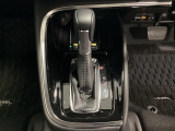 「e:HEV」は、モーター走行を中心にしながら電気エネルギーやエンジン動力を最も効率よく使い分けることができる賢いハイブリッドシステムです。サイドブレーキはスイッチ操作の電子制御パーキングブレーキです